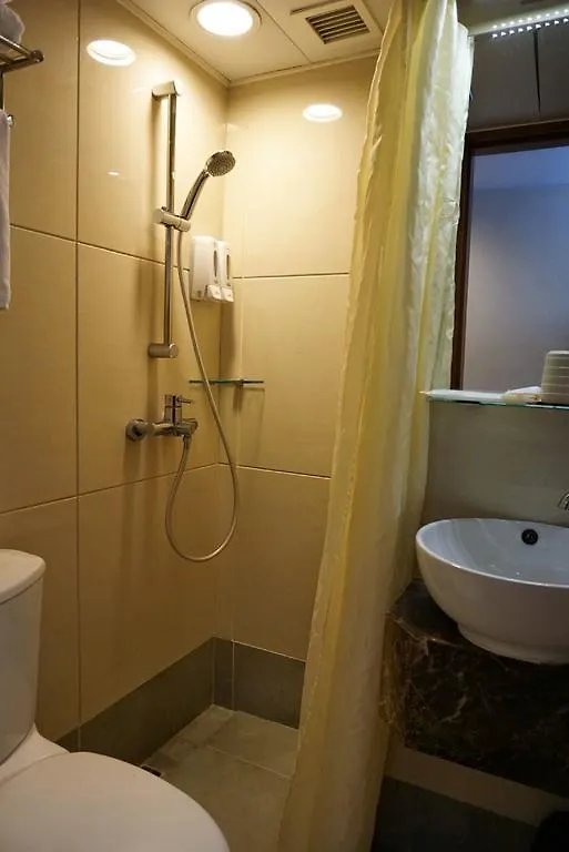 Lander Hotel Prince Edward Hongkong 3*,